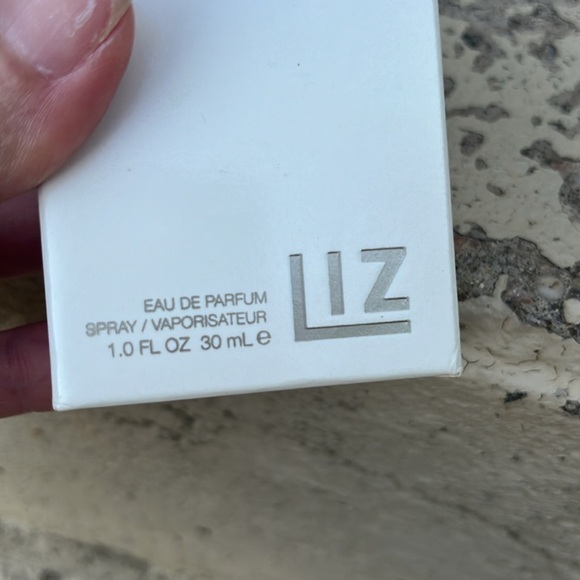 New Liz perfume - Picture 2 of 14